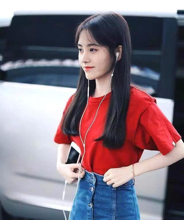 鞠婧祎瘦到只剩76斤，短裙扣子全系上还要往下掉！