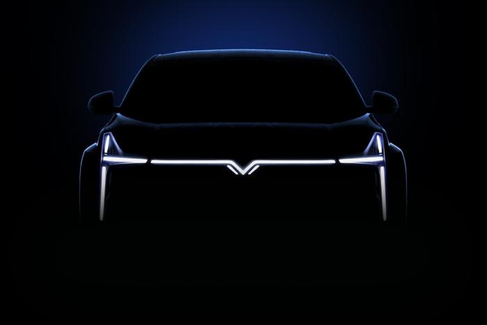 解读合众新能源第二款量产车，贯穿式头灯效果惊艳，内饰带曲面屏