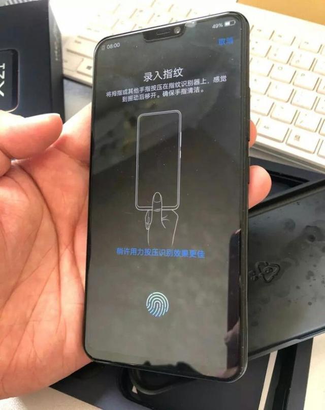 镜面背壳，骁龙660AIE加持，装配6G大内存，1750元vivo X21简评
