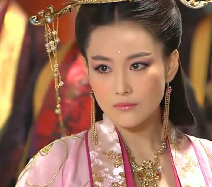 演过苏妲己的几位女星，个个都有历史，傅艺伟，温碧霞谁更美？