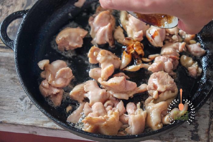 鸡肉别只会放蘑菇了，鸡肉和它才绝配，又嫩又香，孩子多吃一碗饭