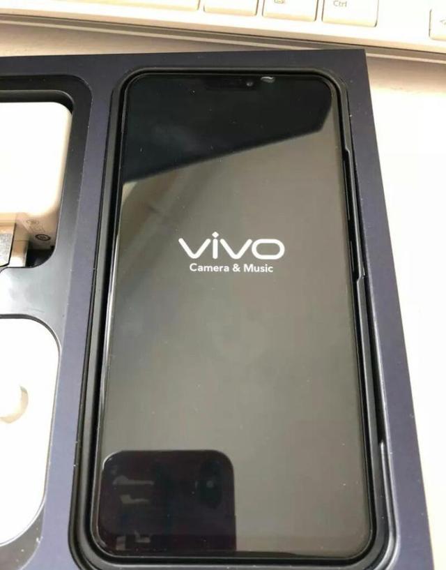 镜面背壳，骁龙660AIE加持，装配6G大内存，1750元vivo X21简评