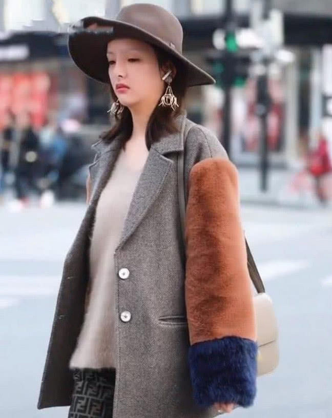 抖音“厌世脸”小姐姐走红,看到眉毛后,网友:你是魔鬼吗?