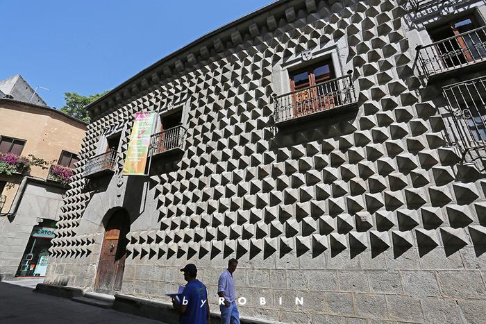 自驾<a href='http://travel.sina.com.cn/xibanya-lvyou/?from=b-keyword' >西班牙</a>北部—寻找睡美人城堡