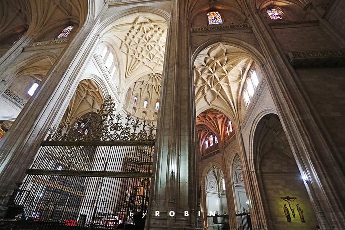 自驾<a href='http://travel.sina.com.cn/xibanya-lvyou/?from=b-keyword' >西班牙</a>北部—寻找睡美人城堡