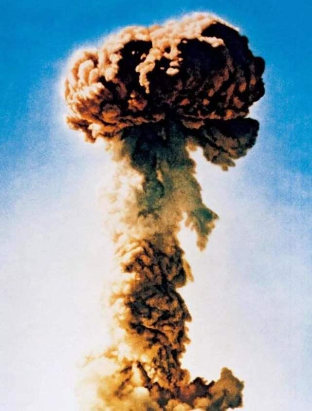 前五个拥核国家的顺序是什么？各国首颗原子弹都叫什么名字？