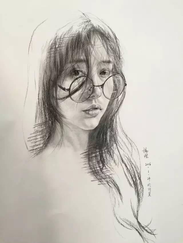 国美素描状元，他画的小姐姐美的让人窒息！