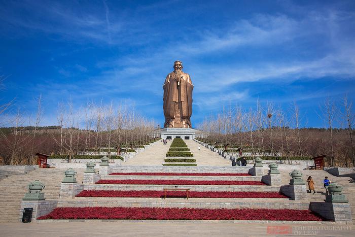 世界上最大的孔子雕像，高72米，重达1136吨，就在孔子的出生地