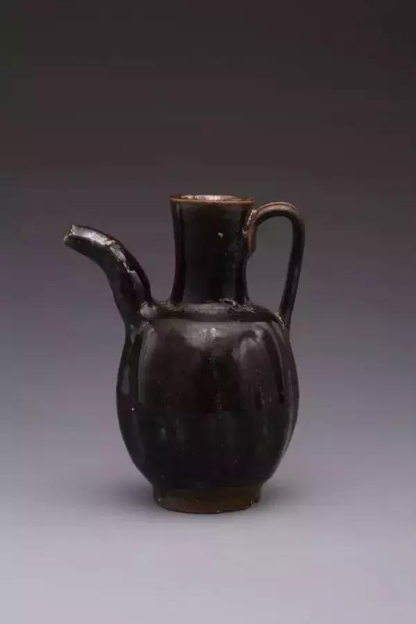 古代的黑釉瓷器也很有艺术魅力