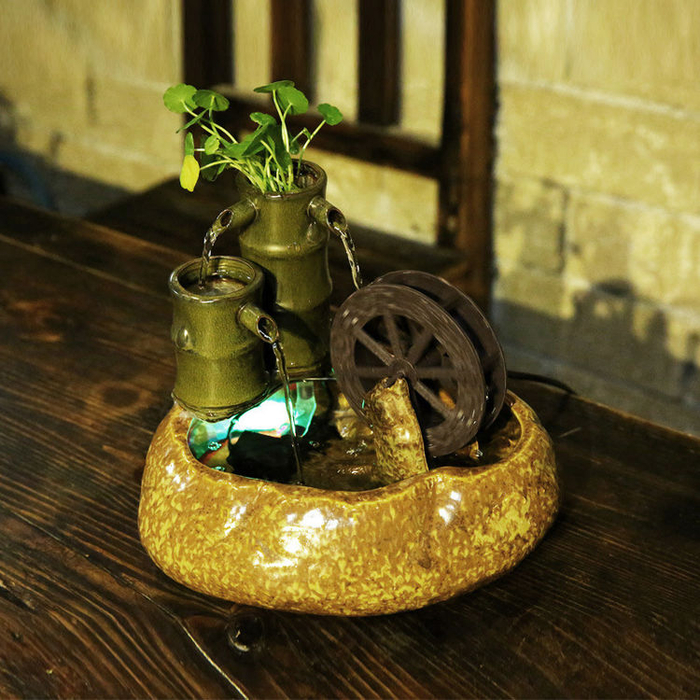 越来越多的有钱人家择创意流水摆件，寓意财源茂盛，来年大展宏图