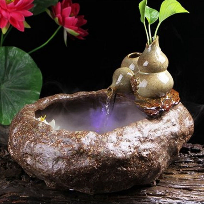 越来越多的有钱人家择创意流水摆件，寓意财源茂盛，来年大展宏图