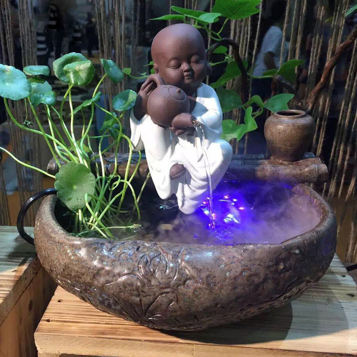 越来越多的有钱人家择创意流水摆件，寓意财源茂盛，来年大展宏图