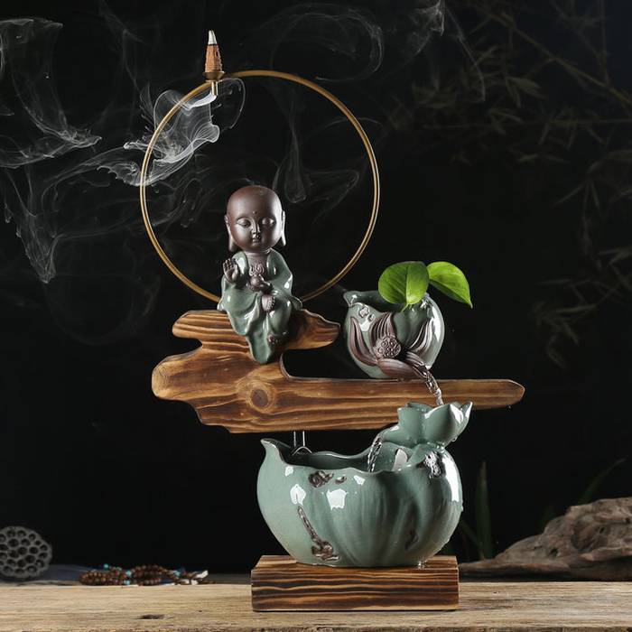 越来越多的有钱人家择创意流水摆件，寓意财源茂盛，来年大展宏图