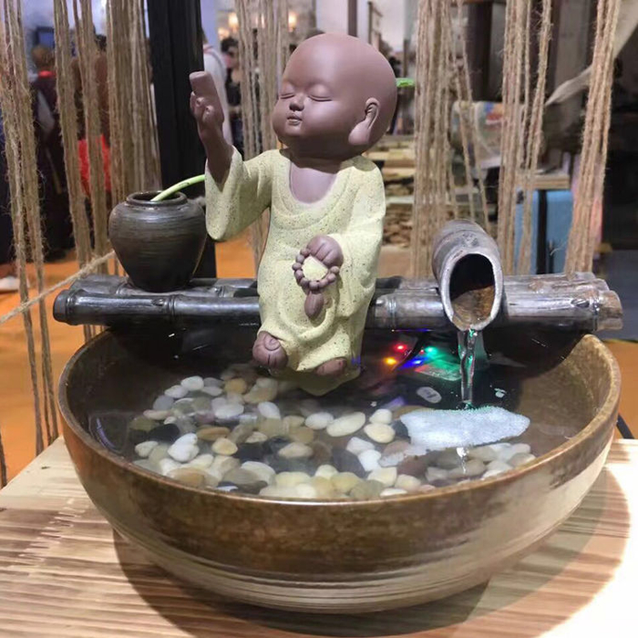 越来越多的有钱人家择创意流水摆件，寓意财源茂盛，来年大展宏图