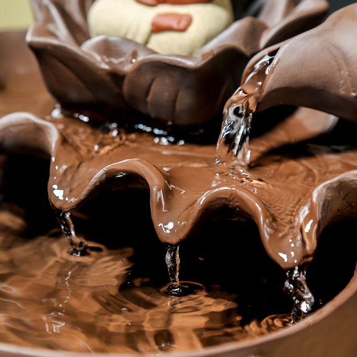 越来越多的有钱人家择创意流水摆件，寓意财源茂盛，来年大展宏图