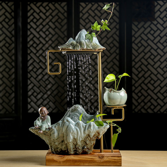 越来越多的有钱人家择创意流水摆件，寓意财源茂盛，来年大展宏图