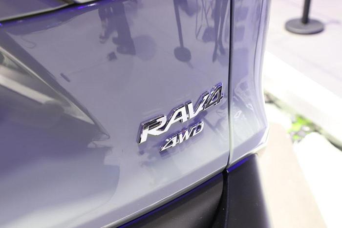 全新一代丰田RAV4来了！姗姗来迟的它这次干得过CR-V和奇骏吗？