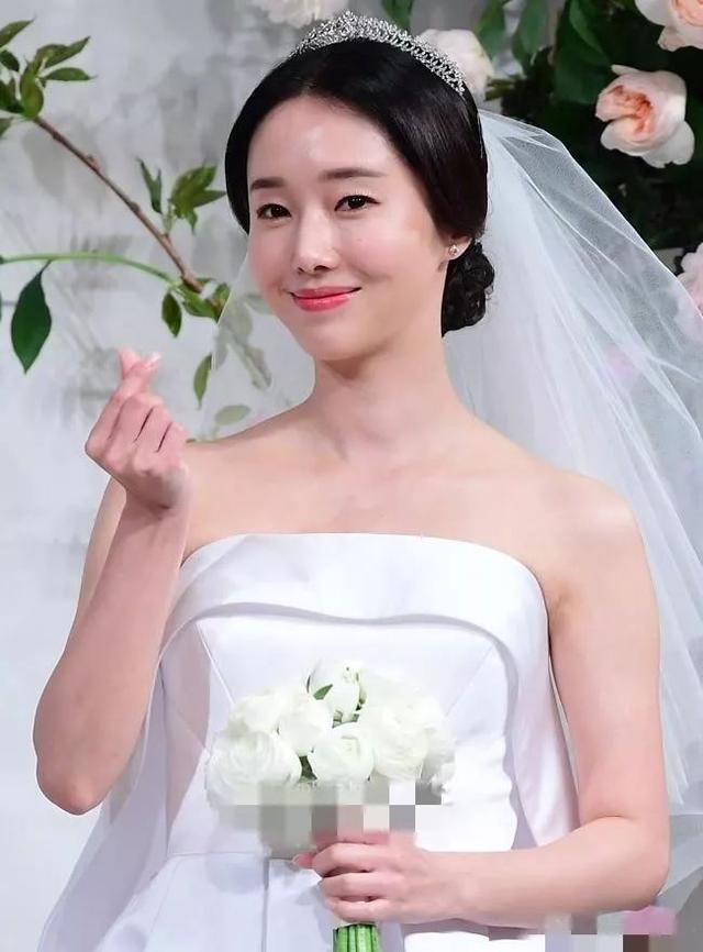 39岁韩流女歌手李贞贤大婚！下嫁整容医生，曾炫耀用歌声击退山贼