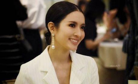 泰国女星Aff婚变后荧幕搭档Aum看望她和女儿，有望尽快回归