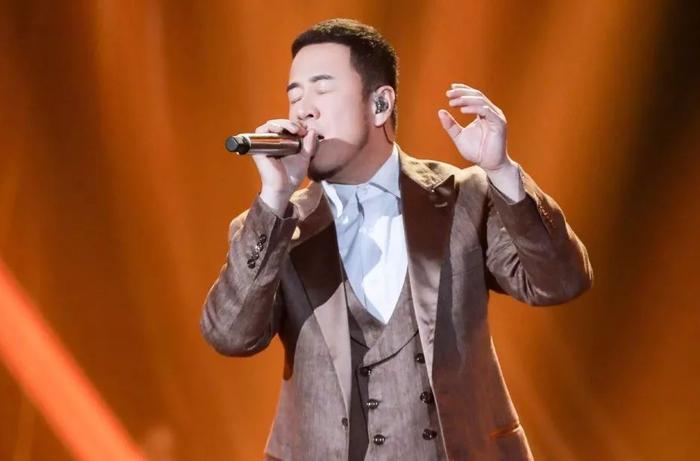 《歌手》总决赛蔡依林帮唱吴青峰，张杰帮唱杨坤，你觉得谁会赢？