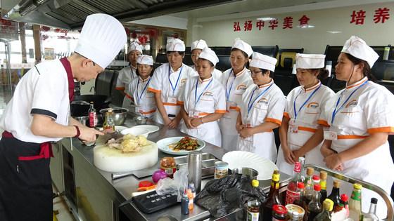 新东方助力轻喜到家首推好厨娘到家做饭+家务新服务