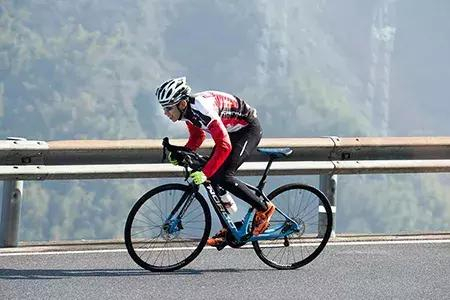 看完它,也许你就懂得什么是真正公路车骑行了!!