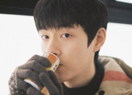 王思聪弟弟将出道，被称“魔都第一高富帅”，爆红也是指日可待