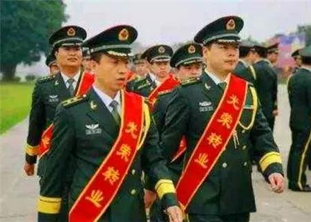 团长、士官转业后，相当于什么级别的公务员？享受什么“待遇”