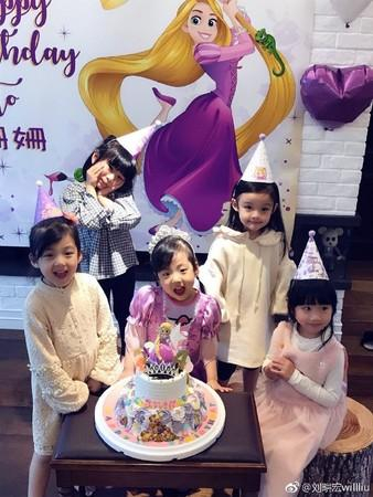 刘耕宏女儿生日趴，小泡芙近照曝光
