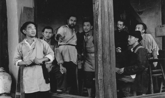 《阿Q正传》 《阿Q正传》 上海制片厂1981年制摄,严顺开演绎阿Q