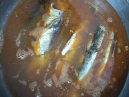 罐头鱼，汤盖过鱼，鱼肉及骨头都酥烂，味道美极了，凉了也不会腥