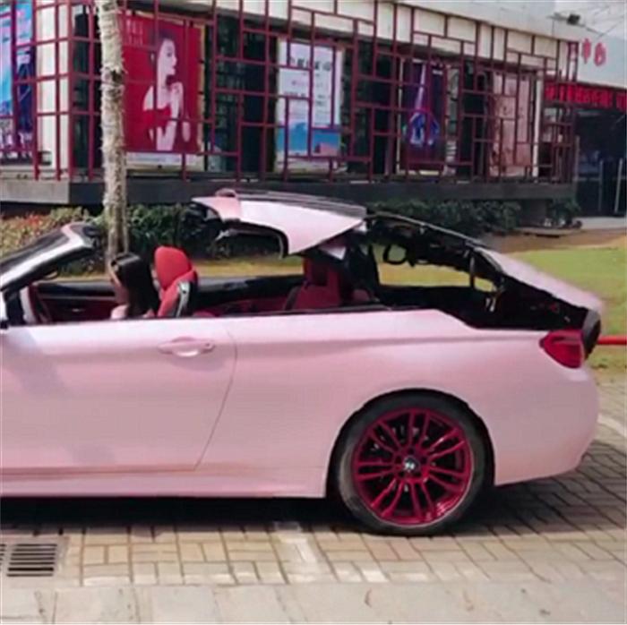 45万宝马4系全车贴膜“粉色”，还配红色轮毂，少女心十足！
