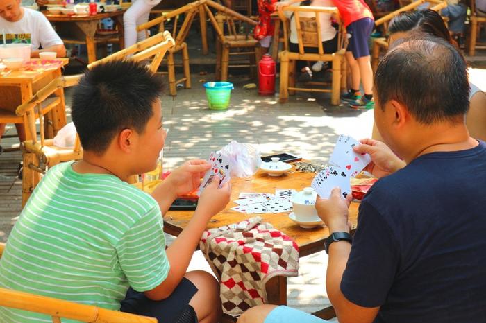 成都人民公园，见识一下上千人喝茶的盛况
