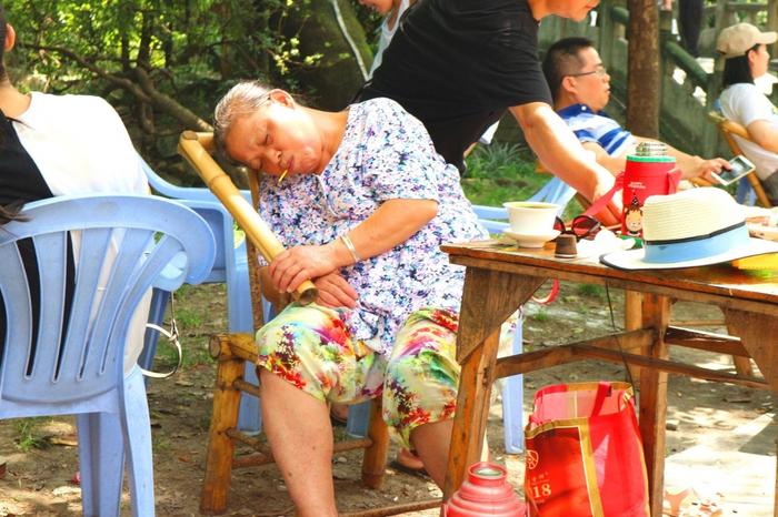 成都人民公园，见识一下上千人喝茶的盛况