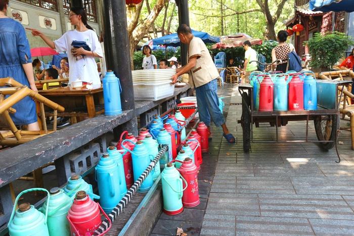 成都人民公园，见识一下上千人喝茶的盛况