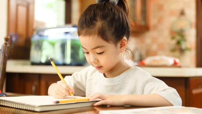 几岁开始写字最好？怎样培养孩子写字姿势和习惯？影响孩子一生