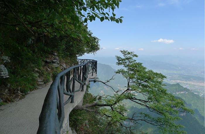 张家界天门山玻璃栈道旅友攻略，游客的真实体验，看看大家怎么说