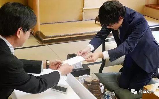 四十岁山下敬吾不甘做配角 棋圣挑战赛挽救赛点破井山绝处逢生