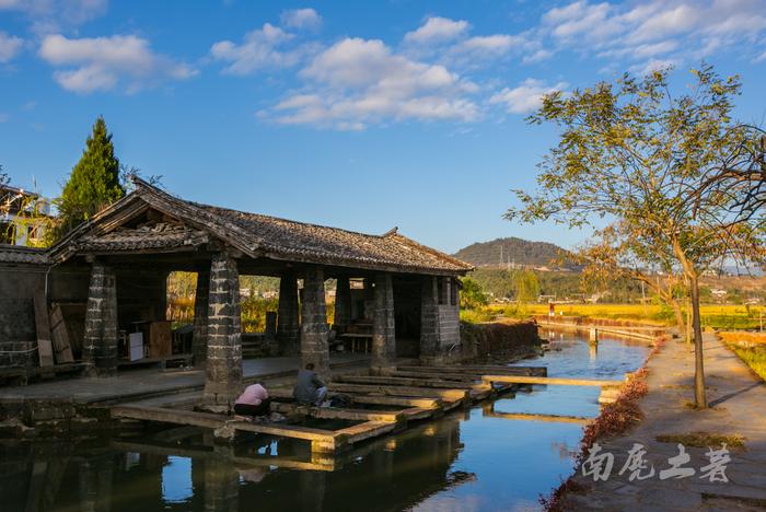 这个极边古镇,历史上为什么建这么多<a href='//travel.sina.com.cn/baoshan_xiyiting-lvyou/' >洗衣亭</a>
