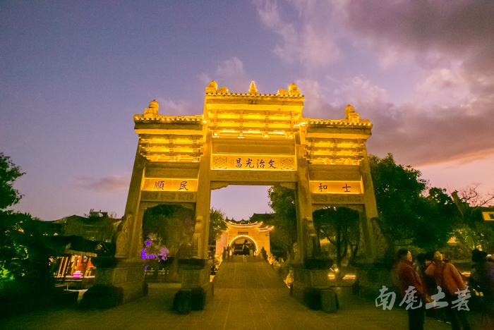 这个极边古镇,历史上为什么建这么多<a href='//travel.sina.com.cn/baoshan_xiyiting-lvyou/' >洗衣亭</a>