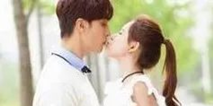 情侣婚前聊天记录曝光,1米8的男人当街哭!现实