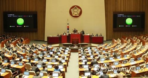 韩国会通过2018年度预算案 在野党示威缺席表决
