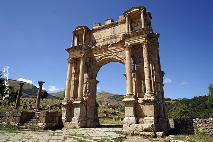 【<a href='http://travel.sina.com.cn/aerjiliya-lvyou/?from=b-keyword' >阿尔及利亚</a>】穿越历史2000年--访<a href='http://travel.sina.com.cn/jiemila-lvyou/?from=b-keyword' >杰米拉</a>古城