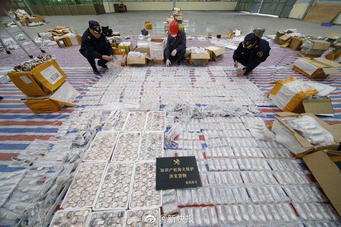 广州集中销毁两万余件侵权消费品 涉及“NIKE”“ROLEX”OMEGA