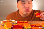 韩国大胃王胖哥,试吃汉堡薯条造型糖果,一口一个吃的好过瘾