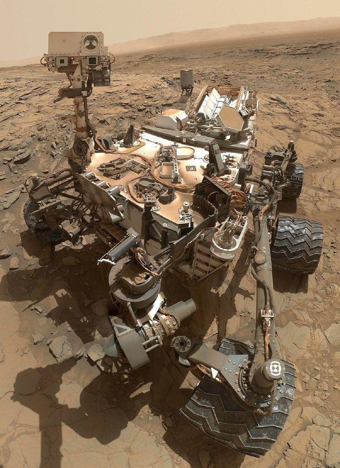 好奇号火星车在火星的自拍,为视觉效果机械臂已经抹去©️NASA