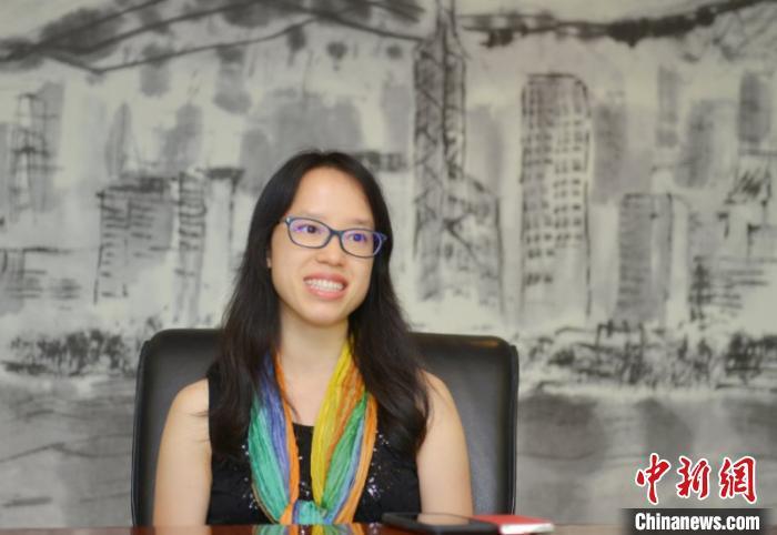 香港特别行政区政府驻成都经济贸易办事处主任李蕴妍接受中新网采访。 吕骥 摄