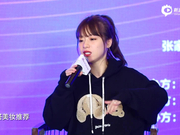 视频-新浪杯滑雪时尚星推官@吴哈哈小姐姐论坛发言