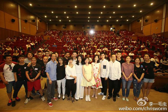 这一天,我看完首映才去上班,这是我这一天的秘密。