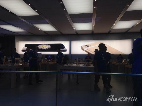 店内广告已经更换为iPhone 6 店内广告已经更换为iPhone 6